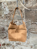 Doi - Uma bag camel
